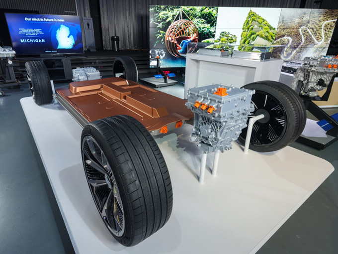 上汽通用将投产9款电动车首发凯迪拉克纯电SUV-图1