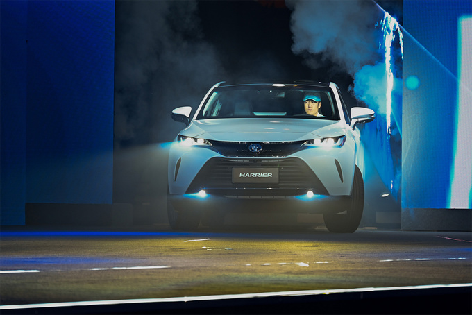 一汽丰田最美SUV 凌放HARRIER在长春基地下线-图2