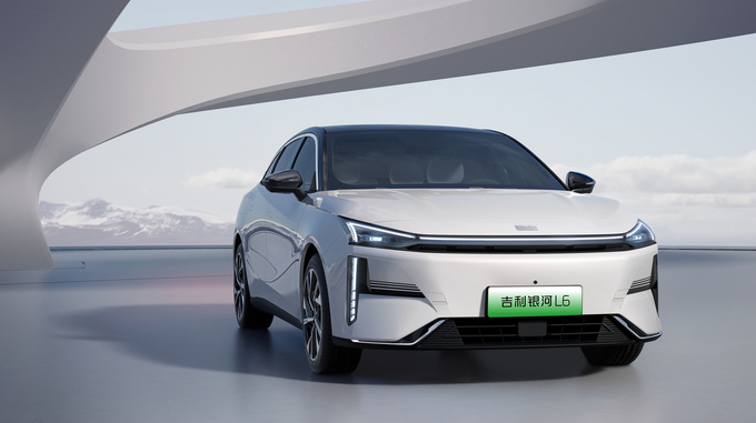 吉利银河L6挑战高速连环追尾魔鬼碰打破逢撞必烧魔咒-图1