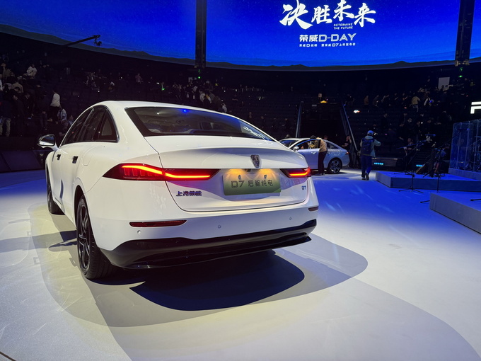 榮威D7:純電-搭最薄電池 超級(jí)混動(dòng)-續(xù)航1400km B級(jí)車才賣12萬多-圖22