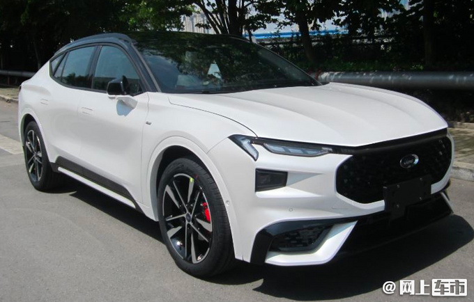 蒙迪欧继任者福特EVOS实拍曝光 跨界设计搭2.0T-图1