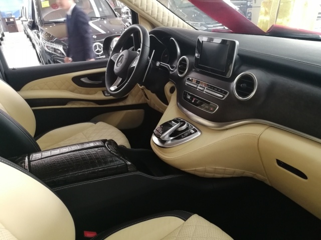 解读奔驰V250加长加高版 内饰奢华高清图-图4