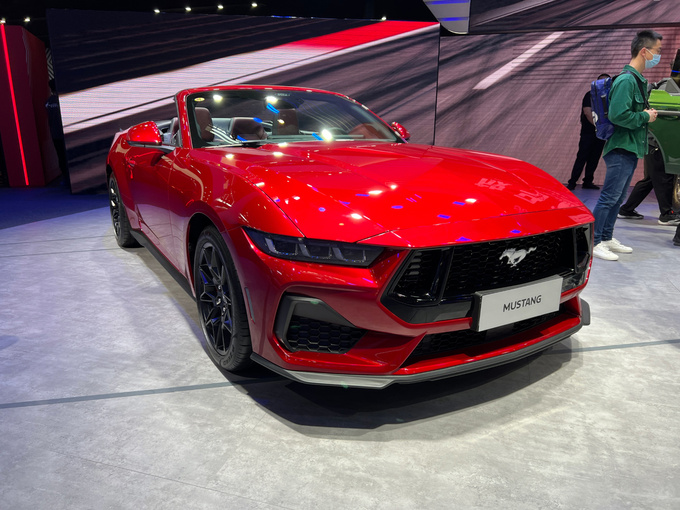 2024北京车展传奇再现全新福特Mustang敞篷版实拍体验-图2