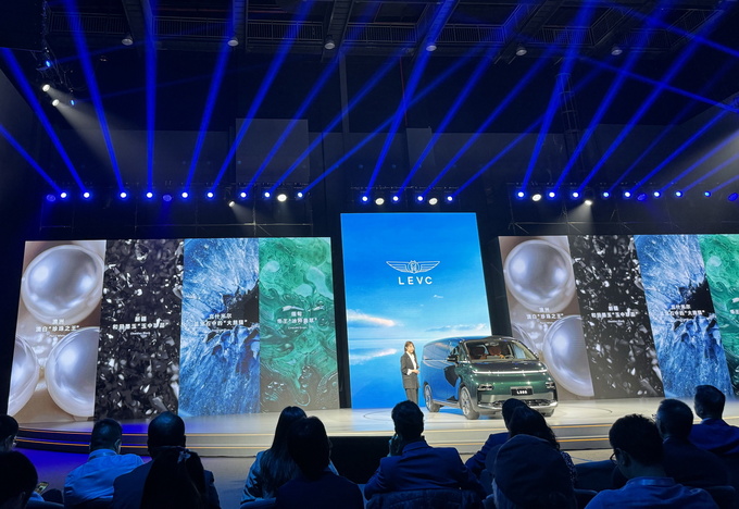 解锁新时代MPV美学 LEVC L380纯电8座豪华MPV设计有何不同-图18