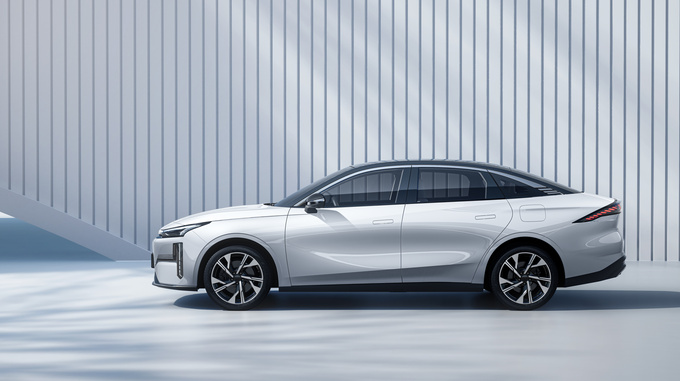 吉利银河L6挑战高速连环追尾魔鬼碰打破逢撞必烧魔咒-图7