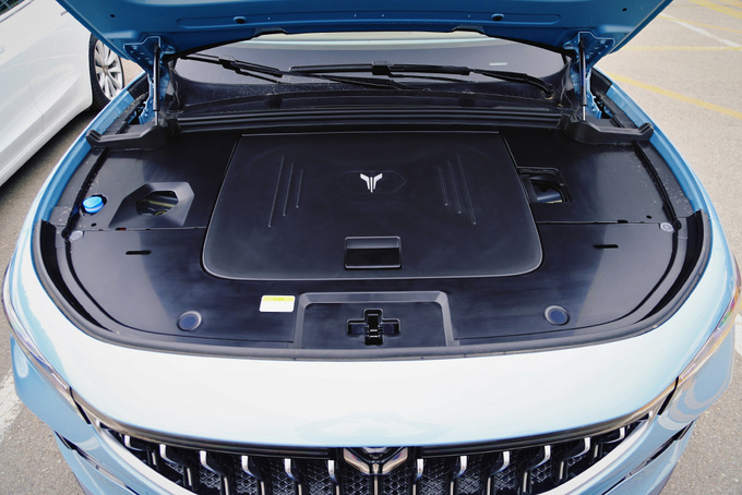 场地试驾岚图FREE 零百加速4秒的SUV是什么体验-图3