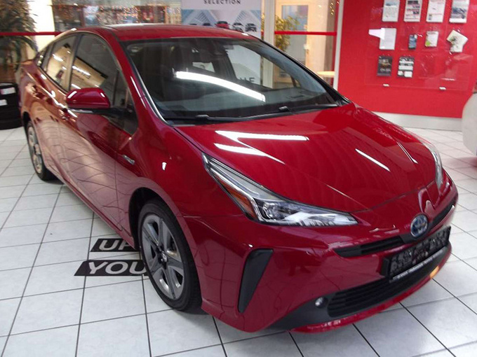 丰田普锐斯进店实拍 大尺寸异形头灯/世嘉同款内饰-图1