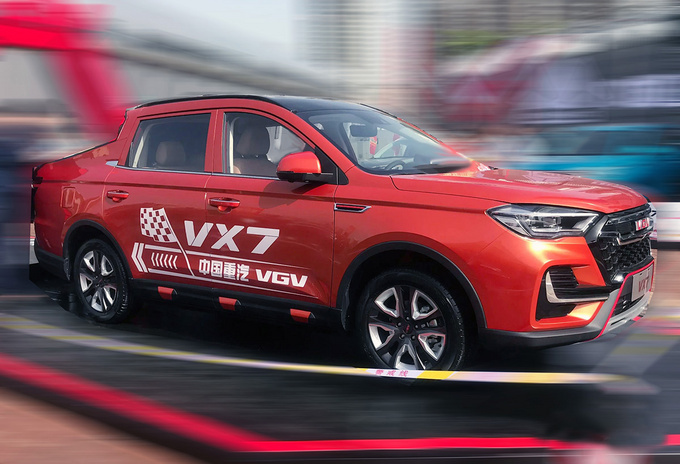 重汽VX7皮卡街拍实车曝光或将于10月正式上-图1