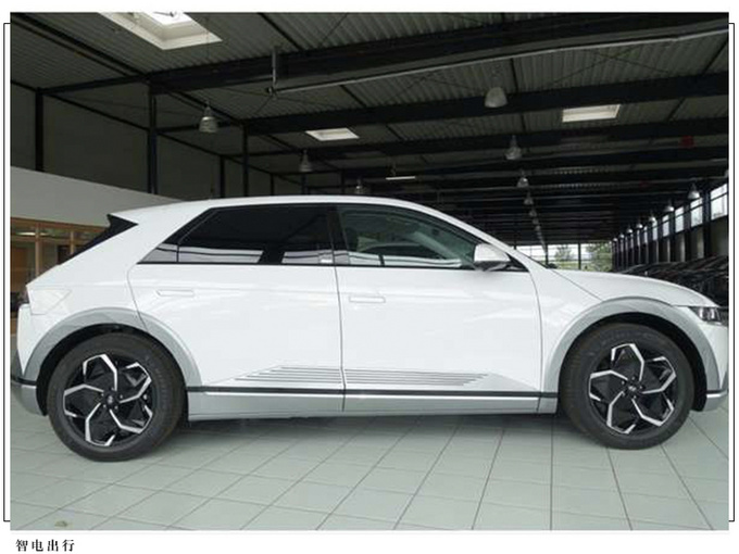 现代IONIQ 5进店实拍像素风格尾灯/配悬浮双联屏-图2