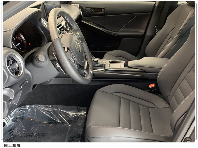 雷克萨斯全新IS实拍搭3.5L引擎/熏黑贯穿式尾灯-图11