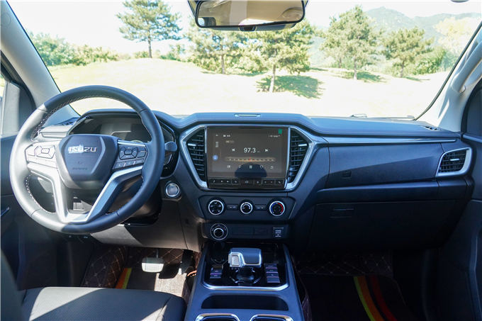 2023款D-MAX正式上市售价来到13万级三大件品质优异-图5