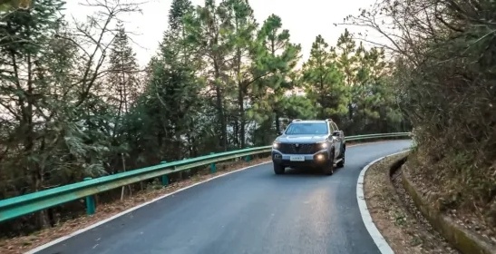 十大顶尖设计与配置长安猎手树立新能源皮卡标杆-图6