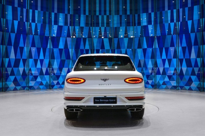 新添越插电混动版首秀 宾利展现电动化野心-图3