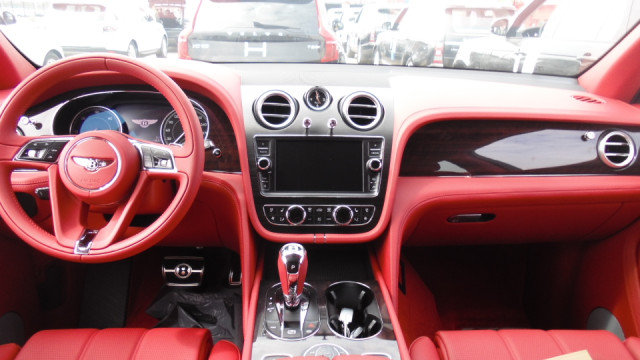 18款宾利添越柴油版SUV 百公里提速4.1秒-图5