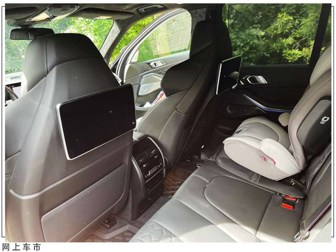 宝马全新X5 M实拍曝光搭4.4T引擎/配M运动套件-图5