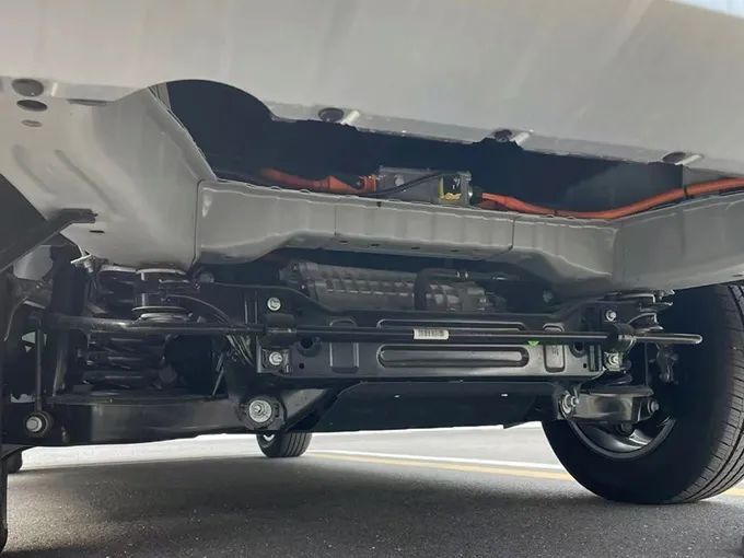 引领未来新能源皮卡市场发展四驱纯电皮卡吉利雷达地平线亮相-图6