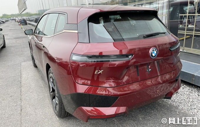 宝马iX国内到店实拍年内上市 预计73万元起售-图3