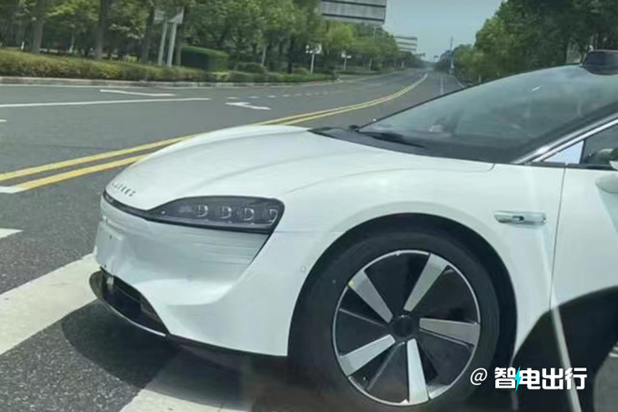 华为首款轿跑路试实拍搭问界M5同款尾灯 9月发布-图3
