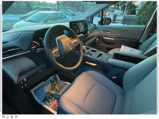 丰田全新塞纳实车街拍8座布局/比别克GL8还值-图4