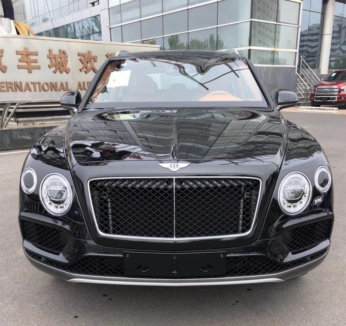 18款宾利添越4.0T柴油V8 底盘升降带后娱-图1