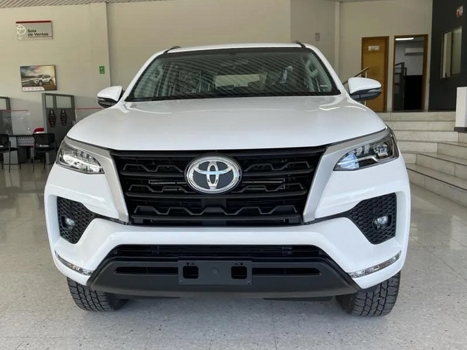 丰田小普拉多进店实拍搭2.7L/硬派外观造型-图1