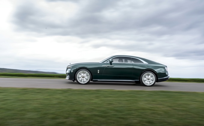 首先是一款勞斯萊斯然后才是純電動車閃靈沒有任何讓步-圖12