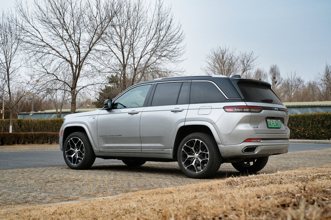 《豪华180》全新大切诺基4xe能否成为越野传奇的新篇章-图8