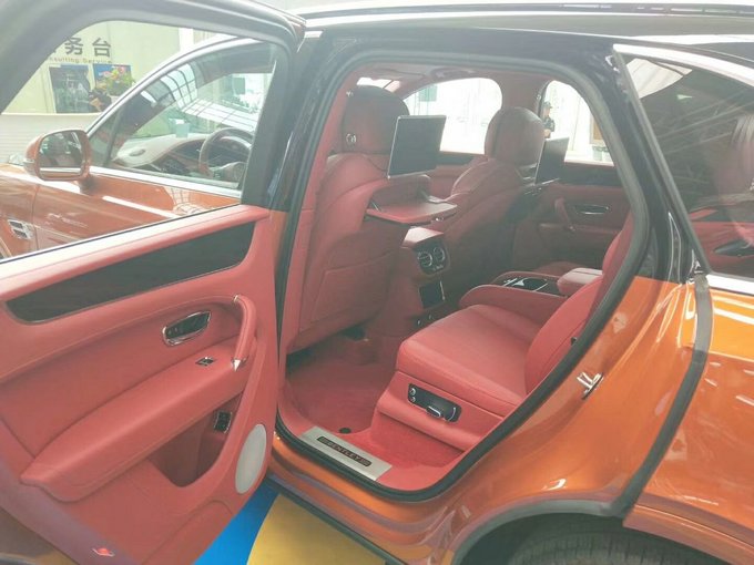 18款宾利添越绝佳四座 柴油高性能占优势-图6