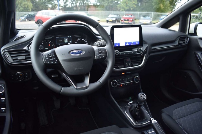 福特嘉年华跨界版实拍搭悬浮式屏幕/配置丰富-图6