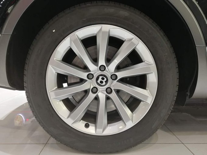 18款宾利添越4.0T柴油V8 五座越野引骚动-图9