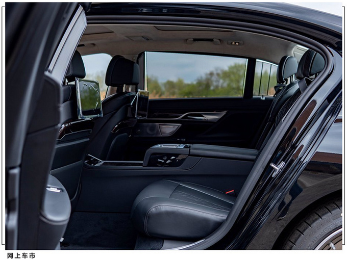 宝马新款M760i实拍搭6.6T加速媲美M5/配黑化套件-图10