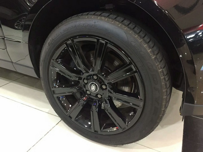 2018款路虎揽胜行政 美规HSE黑曜版130万-图4