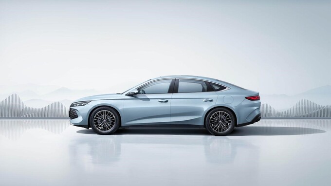 北京车展比亚迪全新中级轿车秦L DM-i亮相二季度上市-图2