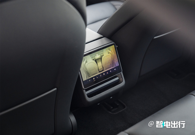 特斯拉Model 3高性能版实车街拍最快年内在华投产-图5