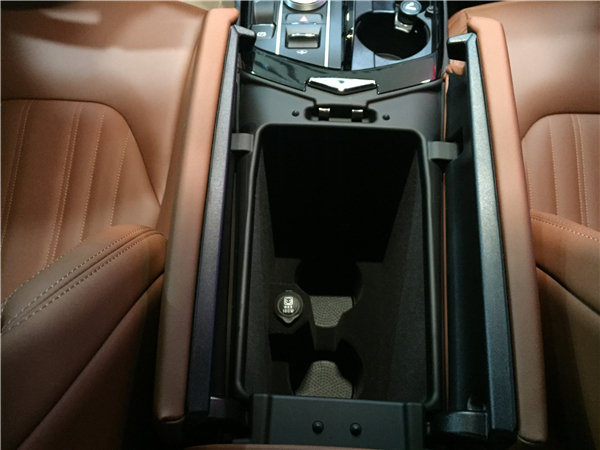 18玛莎拉蒂莱万特 气派豪华SUV惊艳全场-图5