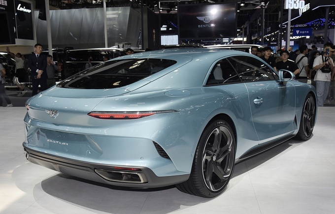 2024粤港澳车展宾利Batur车型首度于华南公开亮相-图4