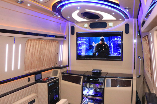 曲屏款奔驰斯宾特商务车 温馨舒适新体验-图5