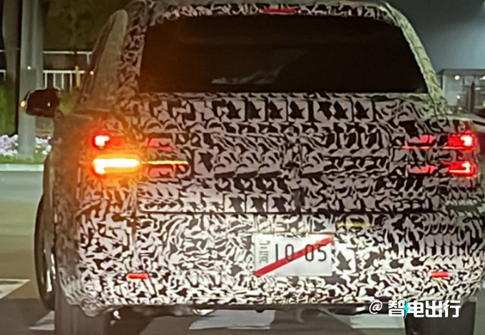 丰田世纪SUV伪装车现身街头最快今年9月首发-图5