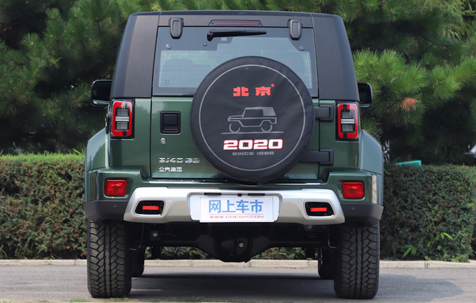 BJ40致敬2020版上市 2.0T＋8AT+三把锁 xx.xx万起-图3