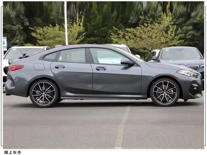 宝马全新2系轿跑版实拍 熏黑格栅/中控酷似3系-图2