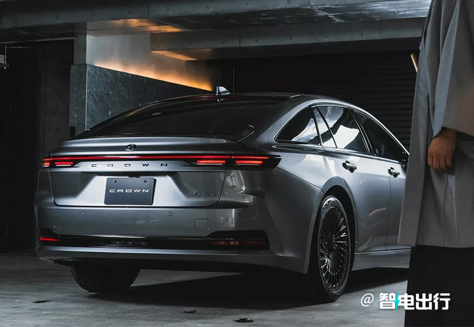 丰田全新皇冠轿车官图发布下月上市/尺寸媲美A6L-图3