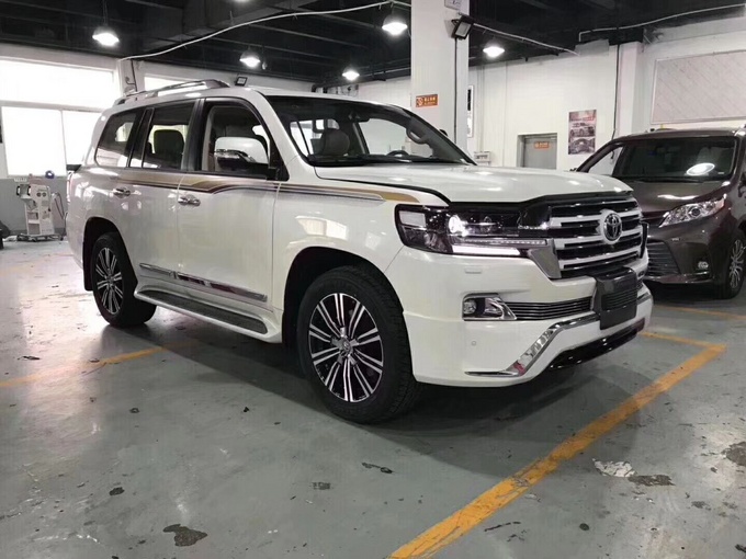 兰德酷路泽改装黑武士