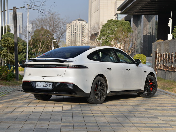 抢先试驾eπ007 翻转仪表+电动尾翼你心动了吗-图4