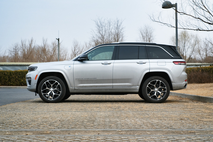 《豪华180》全新大切诺基4xe能否成为越野传奇的新篇章-图7