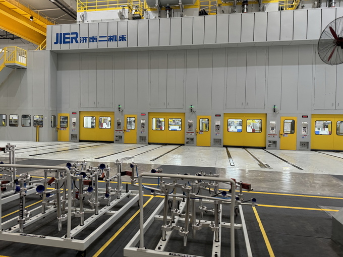 问界M9靠谱吗北京车展看完再了解下投资125亿的赛力斯超级工厂-图5