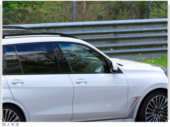 宝马新款X7曝光升级分体式灯组/内饰换新屏幕-图5