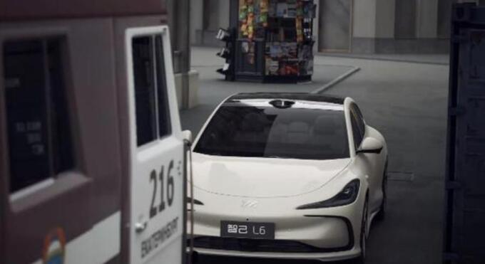 网上猛吹保时米但朋友都说智己L6更帅-图7