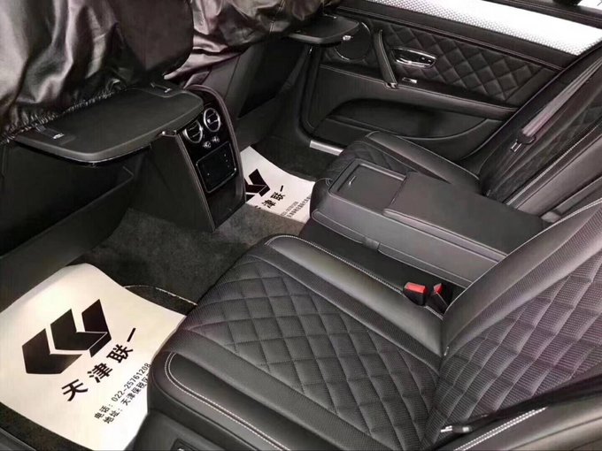 18款宾利飞驰展位现车 限量双色特惠专场-图9