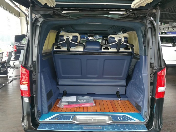 2018款奔驰V250商务车 豪华改装现车价格-图3