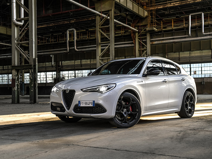 阿尔法罗密欧Stelvio Veloce Ti性能版 四叶草外观-图1